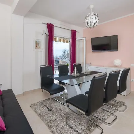 Apartment-rada-mit-meerblick *