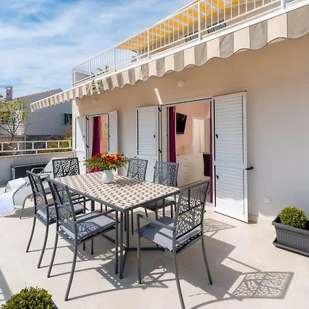 Apartment-rada-mit-meerblick Okrug Gornji