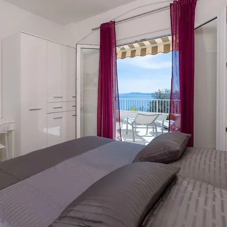 Appartement Apartment-rada-mit-meerblick